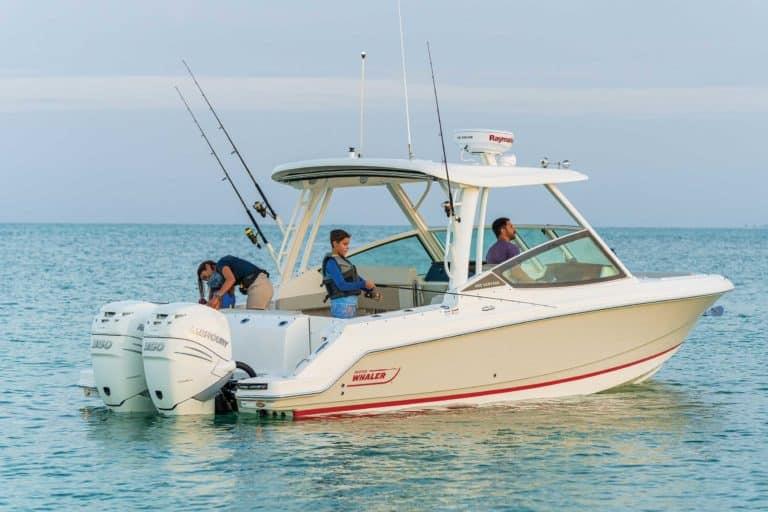 Regulator Marine 31: 2021 Boat Buyers Guide