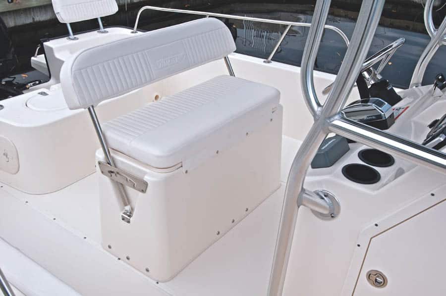 boston whaler 210_04.jpg