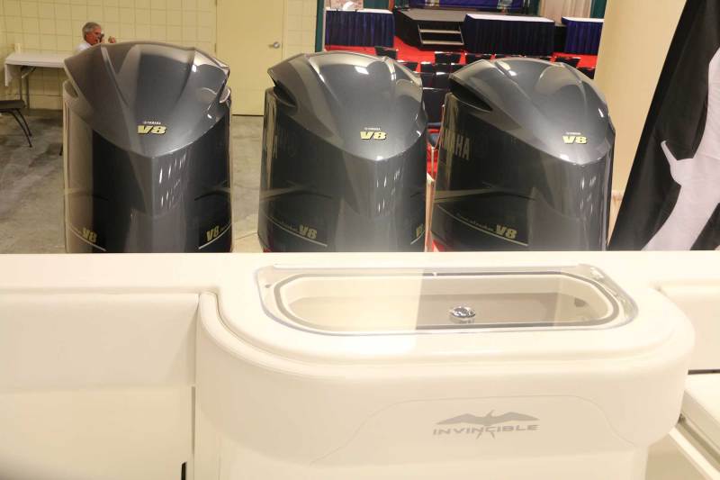 Invincible 42 Center Cabin