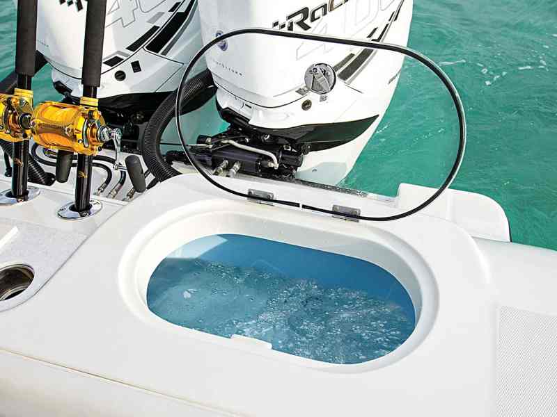 Mako 33 CC livewells.