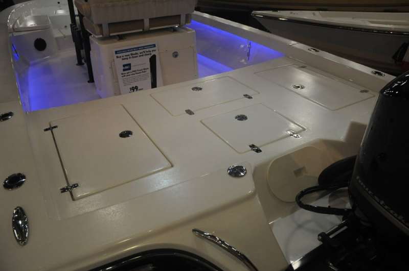 miami-boat-show-2013-inshore-10.jpg