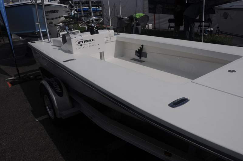 miami-boat-show-2013-inshore-50.jpg