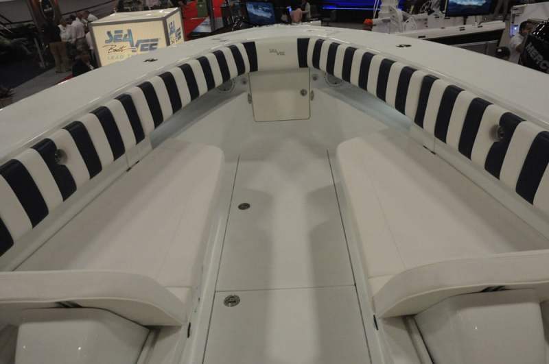 miami-boat-show-2013-offshore-117.jpg