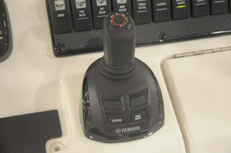 miami-boat-show-2013-offshore-25.jpg