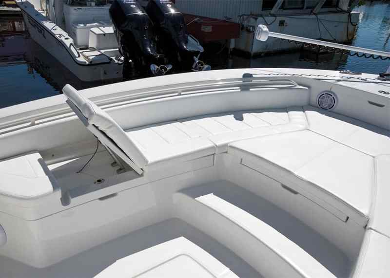 Regulator 26XO Bow Seating