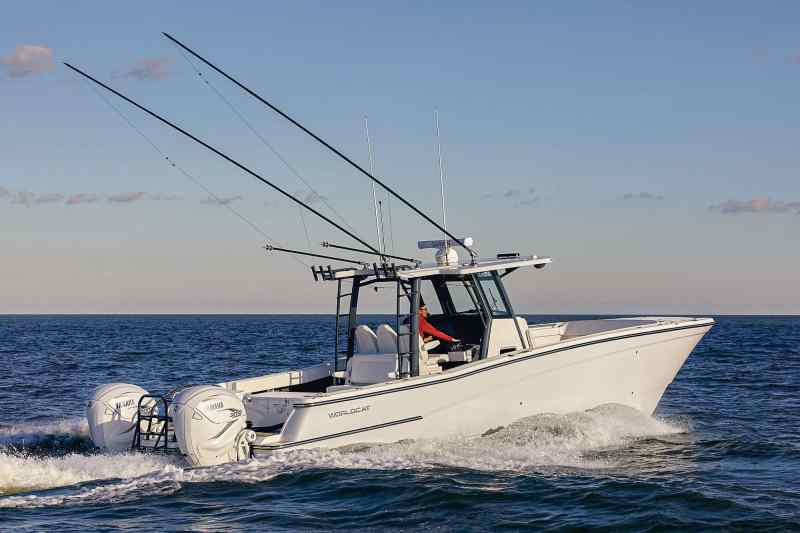 523A7992 World Cat 400CC-X heading out to fish
