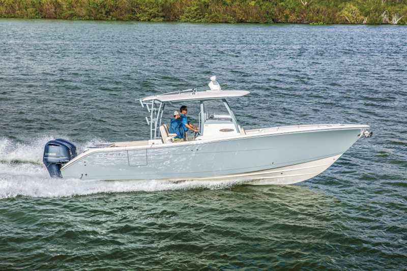 _63A3690 Cobia 320 CC running in the river