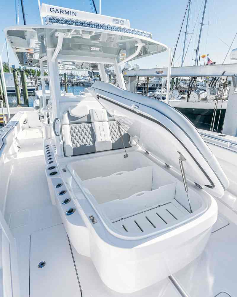 Invincible 39 Product Detail-21 Invincible 39 forward console