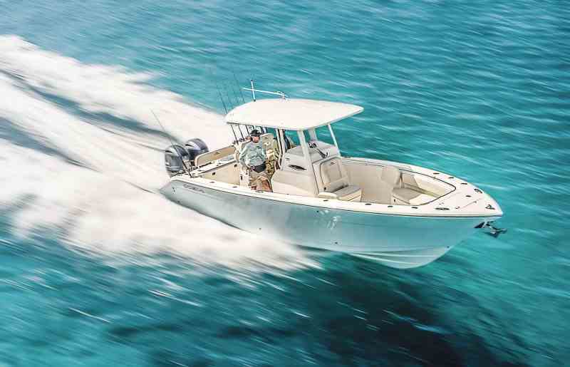 Cobia 262 Running Cobia 262 in the blue ocean