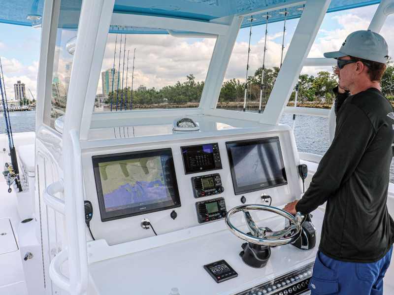 SWS0222-Elex-1_Hendricks_IMG_8107 New electronics in helm
