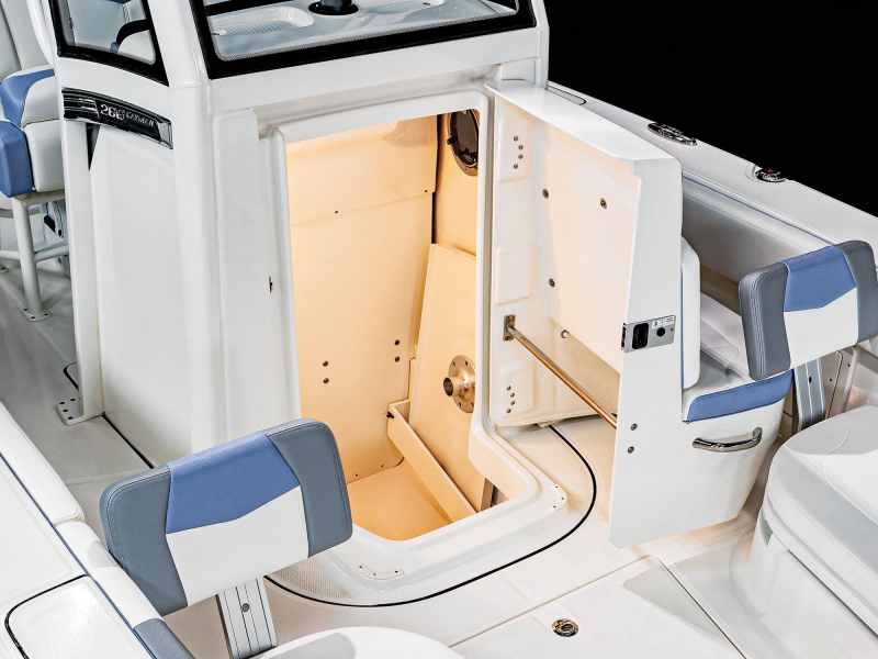 Robalo 266 Cayman console head