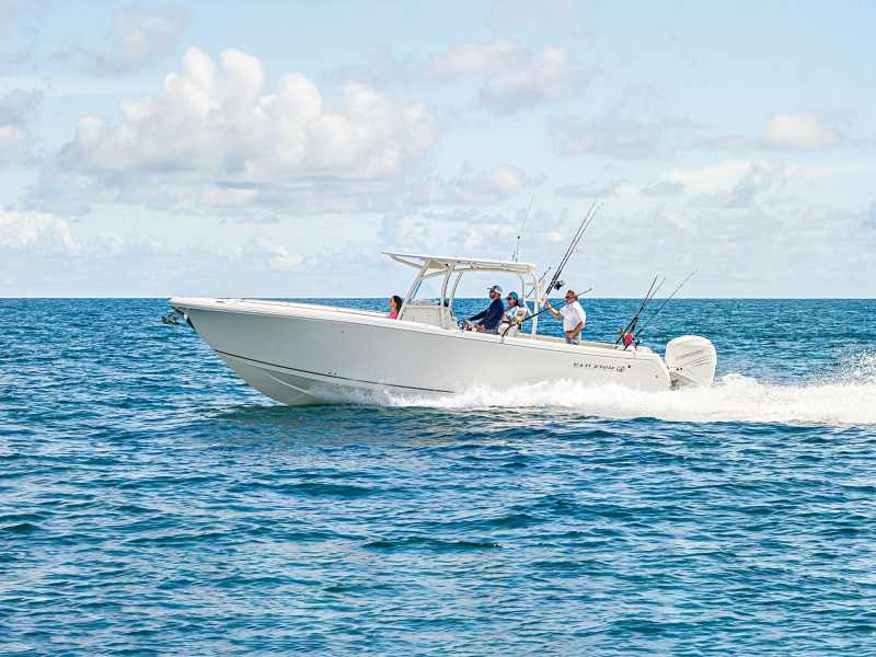 SWS0522-Sailfish320-1 Sailfish 320 CC running offshore