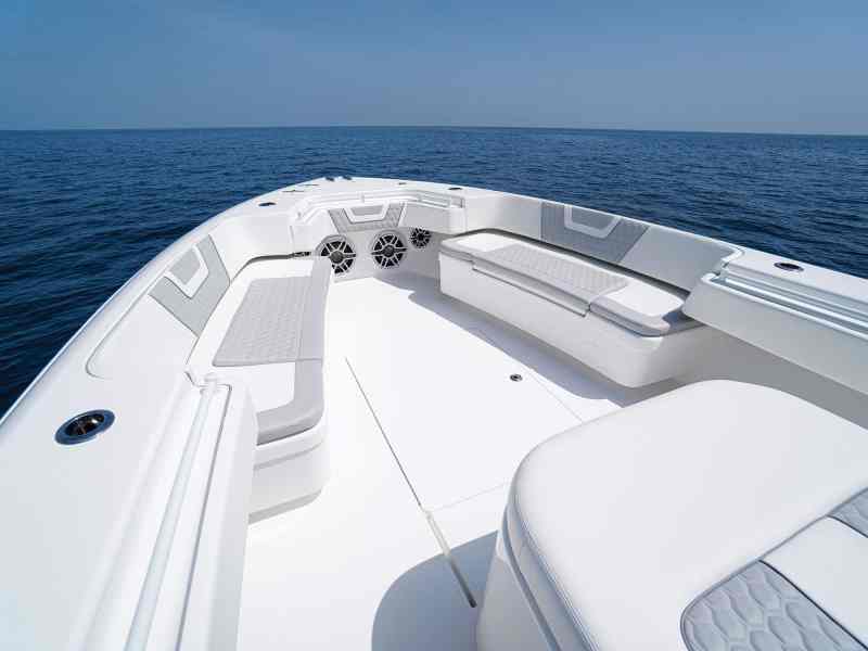 Contender 44CB bow seating