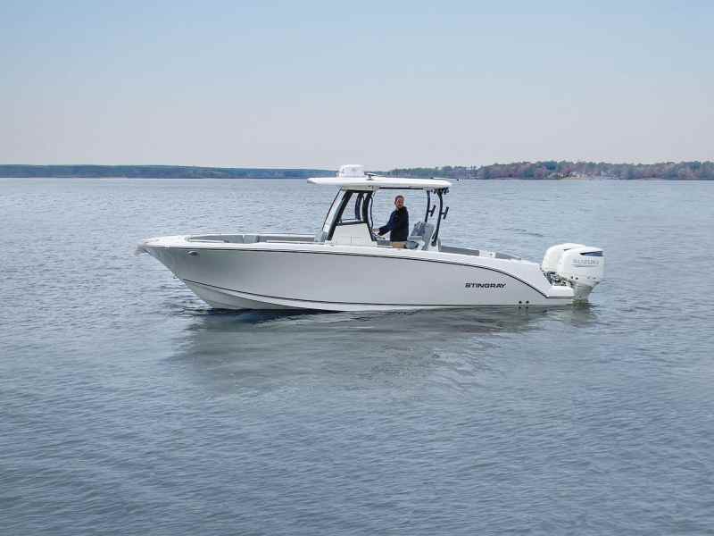 SWS0622-Stingray-273CC Stingray 273CC near shore