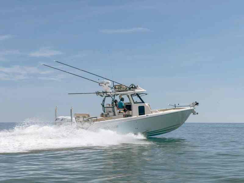 SWS1022-Solace-30HCS-4 Solace 30HCS running offshore