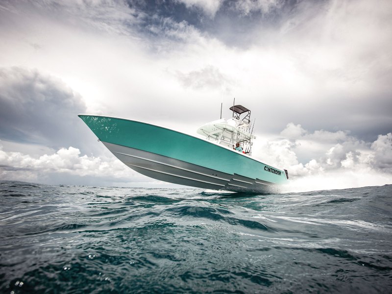 FBBG23-Contender38st Contender 39 ST flying offshore