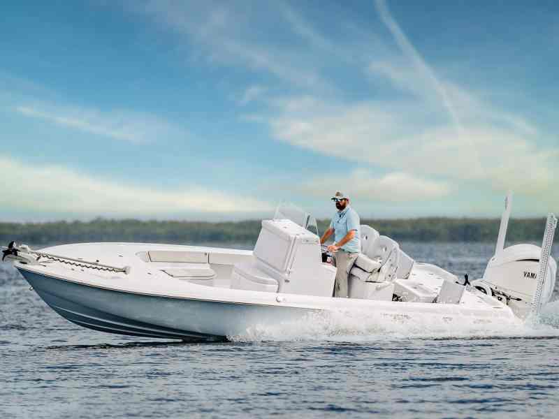 SWS123-Contender-26-Boat-1 Contender 26 Bay cutting through chop