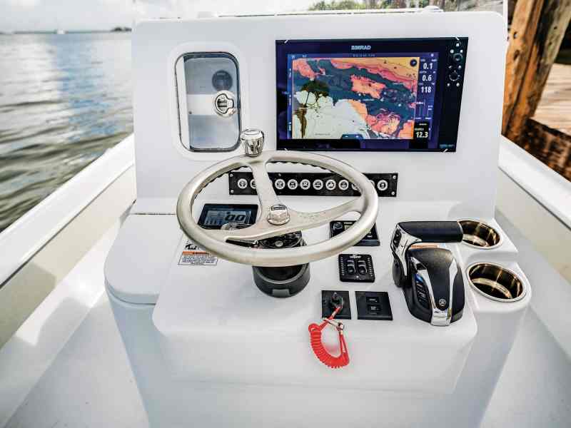 Contender 26 Bay helm