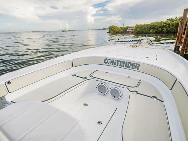 Contender 26 Bay bow seating