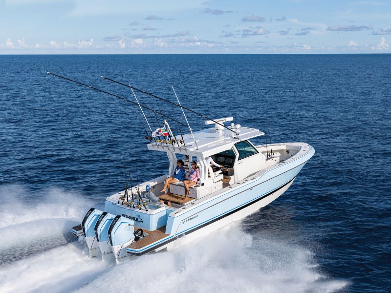 SWS0323-Formula-387-1 Formula 387 running offshore