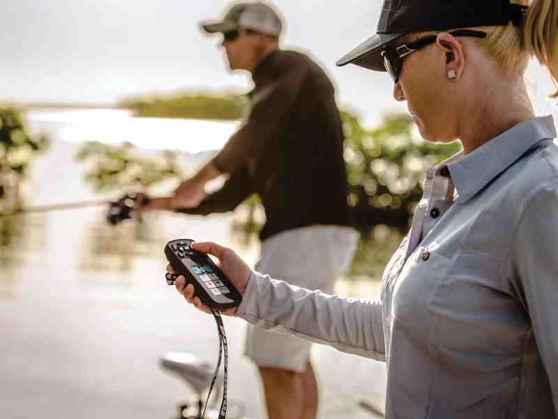 SWS323-BT-Trolling-Poles-2 Trolling motor with remote