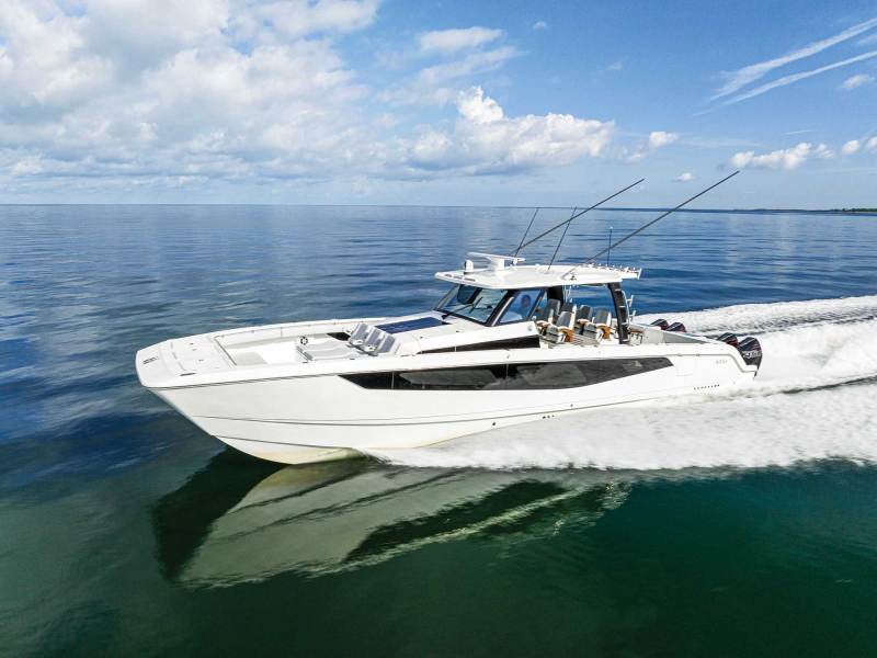 Aquila 47 Molokai running smoothly