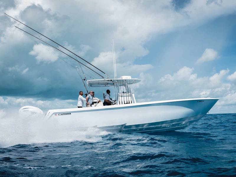 FBBG24-Contender-35 Contender 35 ST running smoothly offshore