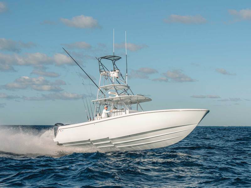 FBBG24-Contender-44 Contender 44 ST heading offshore