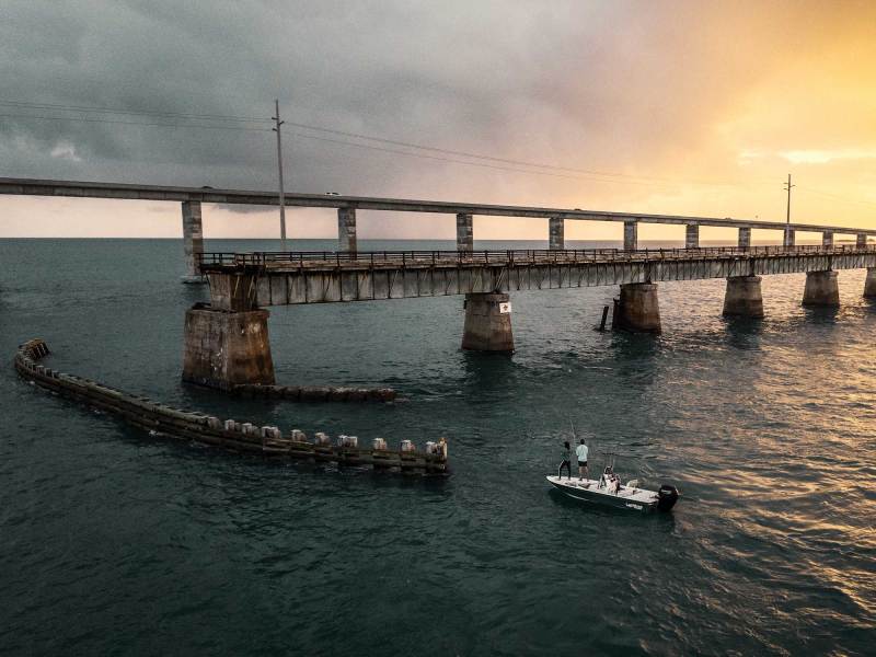 SWS224-Sight-Keys-TN Fishing Florida Keys bridges at sunrise