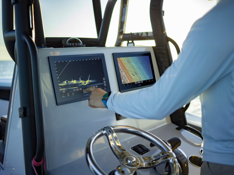 LiveScope_Garmin Garmin LiveScope on center console