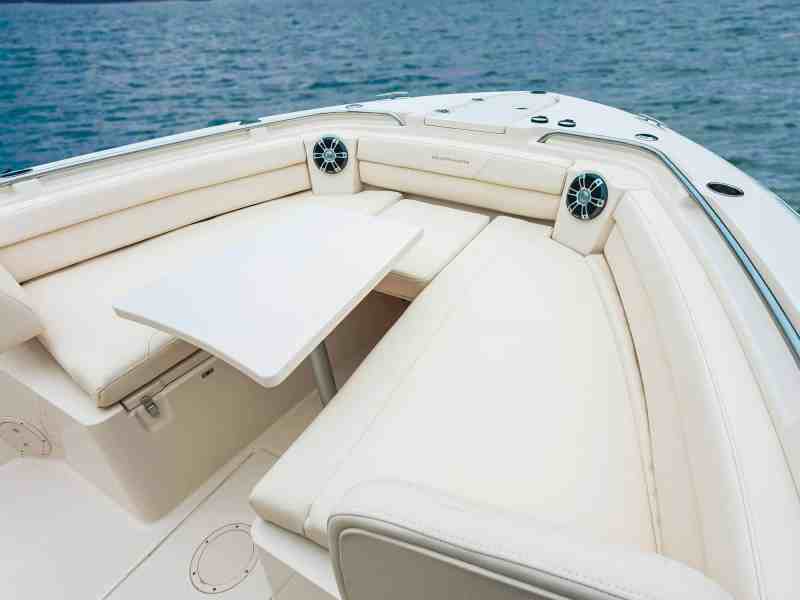 Grady-White Canyon 326 bow seating