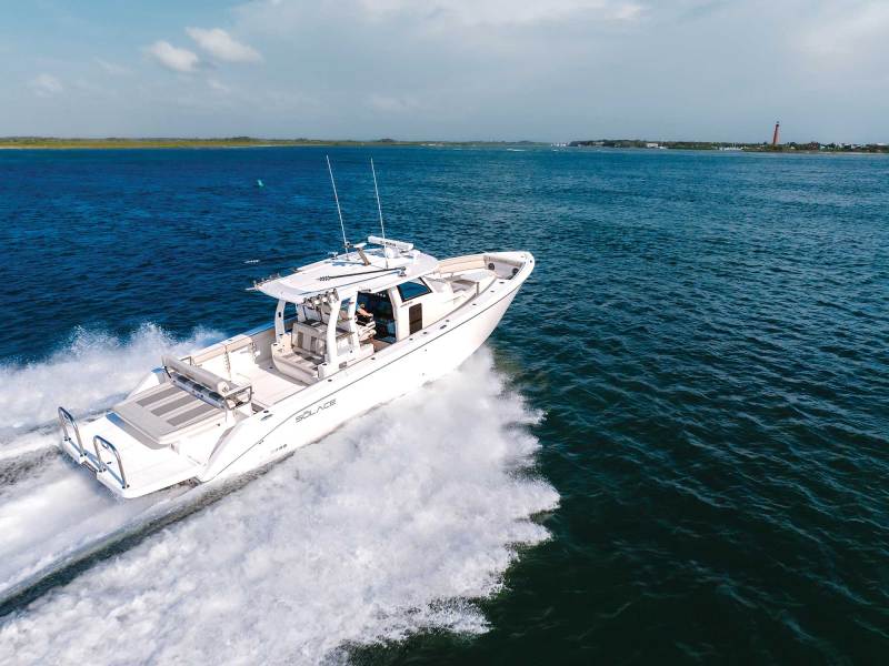 FBBG25-SD-OB-1 Solace sterndrive boat offshore