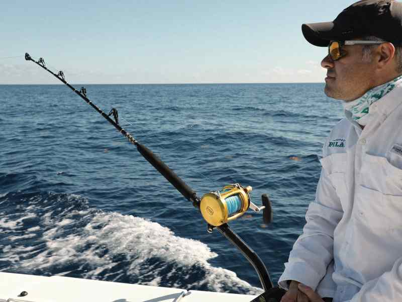 SWS325-Rod-Holders-1 Angler fishing from a rod holder