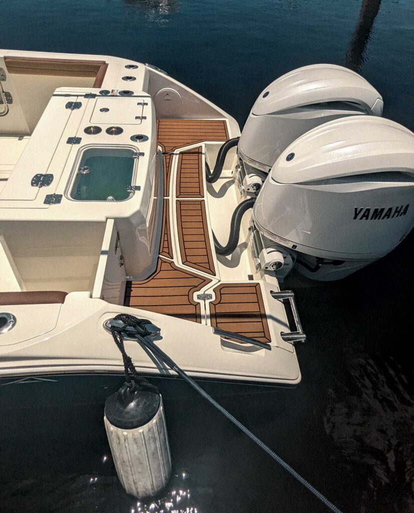 Walk-across transom platform