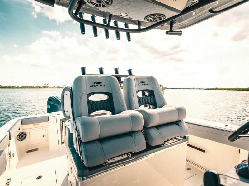 Cobia 286 Open helm seating