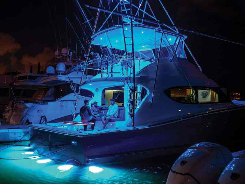 SWS425-Gear-Lights-1 Hatteras fishing boat with underwater lights