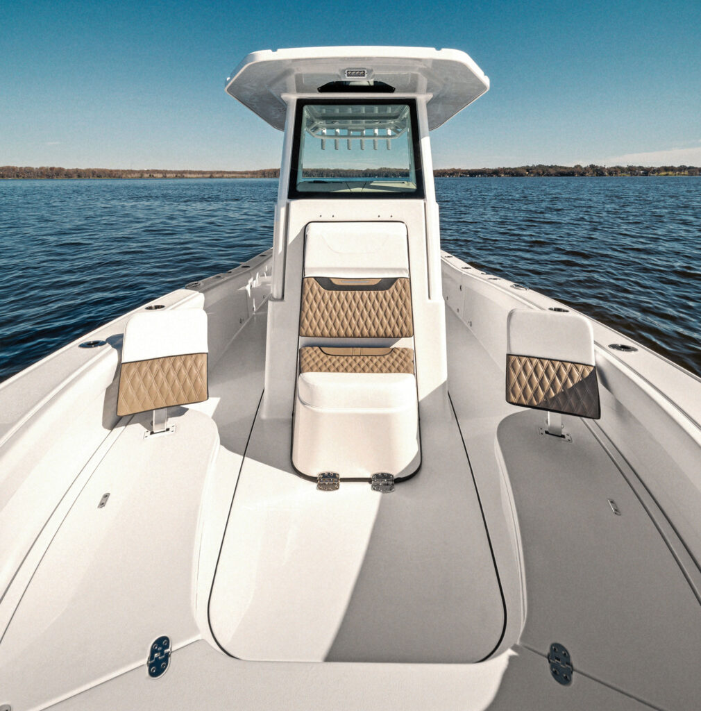 Blackfin 262 HB console seating