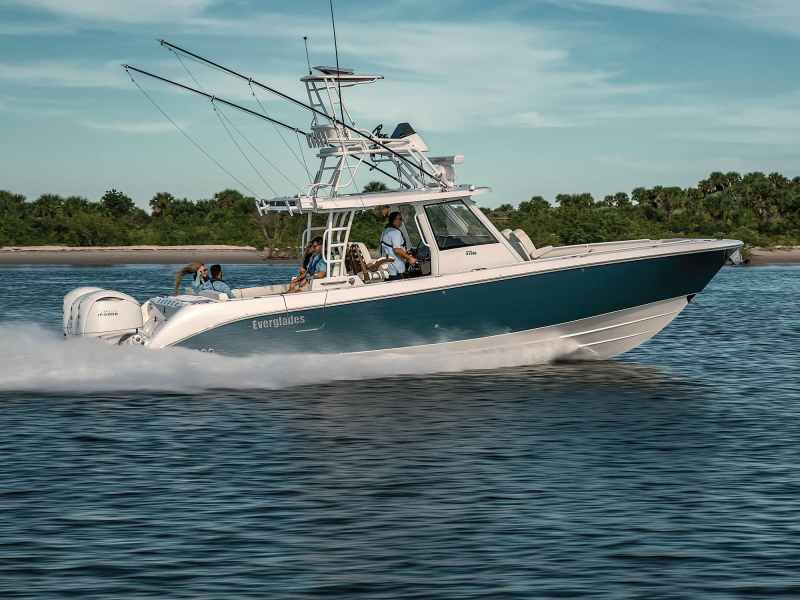 Everglades 375CC running to fish