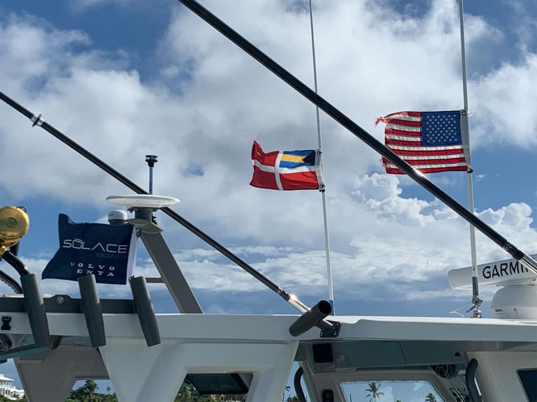 BTG625-Bahamas-Flag Bahamas and U.S. flag on a boat