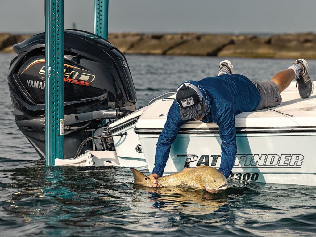 Pathfinder 2300 on the flats redfishing