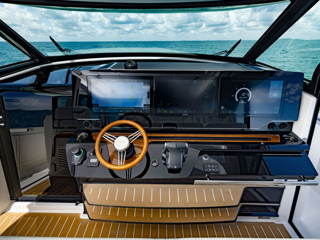 Tiara 56 LS helm