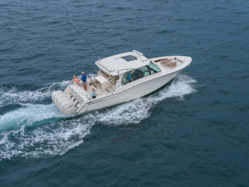 SWS925-freedom415-1279 Grady-White Freedom 415 out fishing