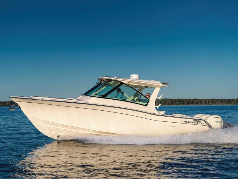 SWS1025-GW-freedom-345-dual-console-1 Grady-White Freedom 345 running smoothly