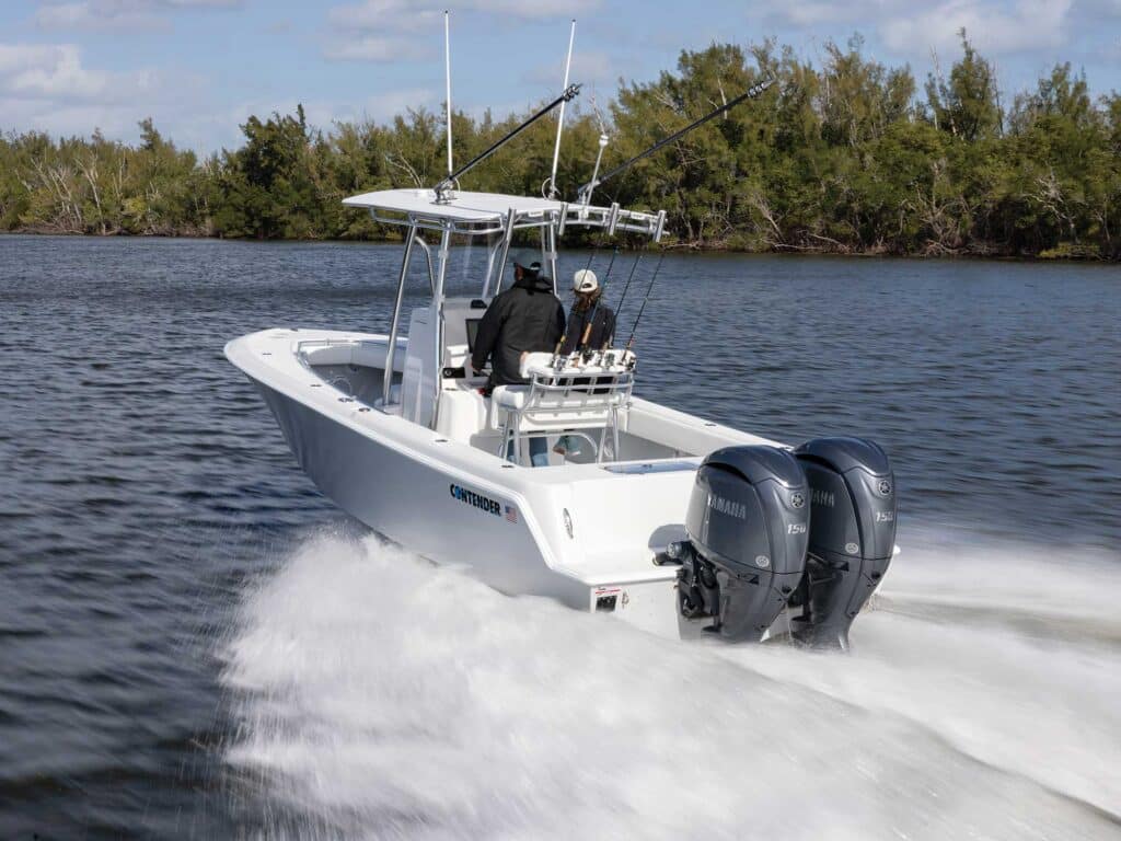 Contender 25T running near the shore