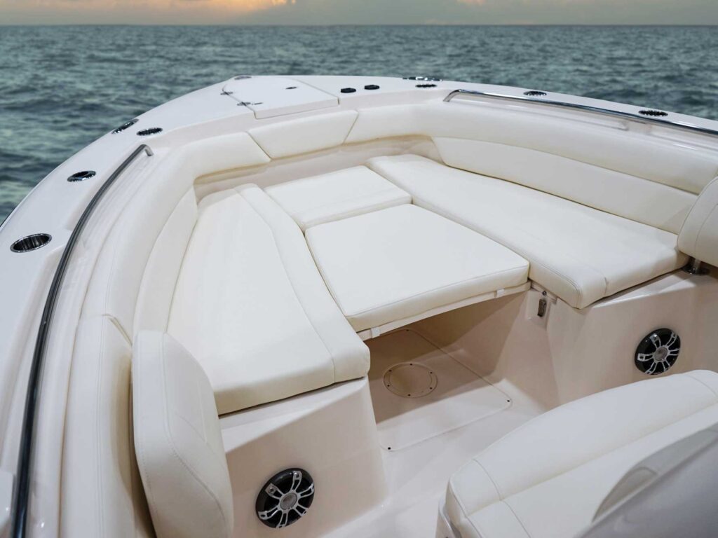 Grady-White Canyon 271 bow seating