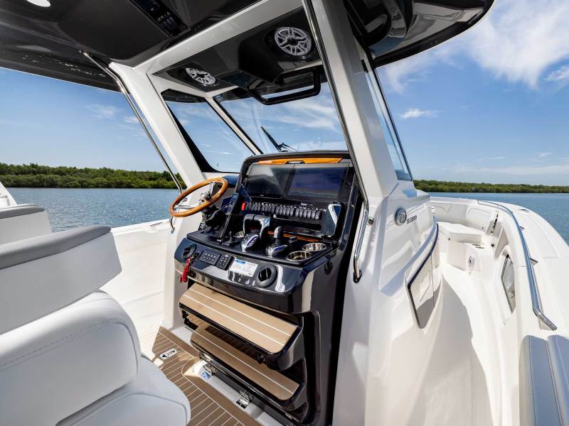Pursuit S 388 helm