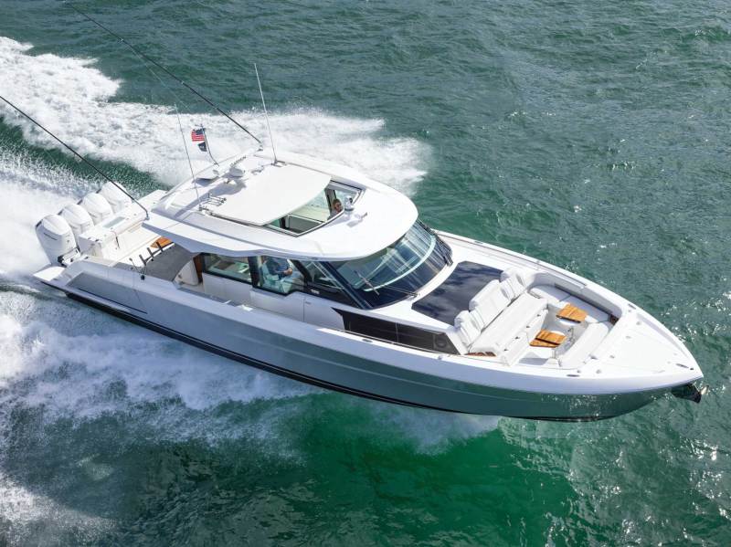 FBBG26-Tiara-56ls-1 Courtesy Tiara Yachts running at sea