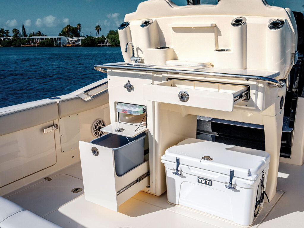 Scout 288 LXF leaning post