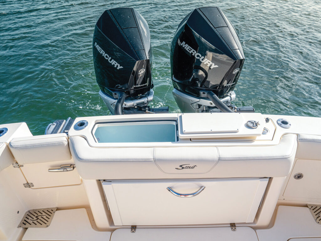 Scout 288 LXF transom livewell