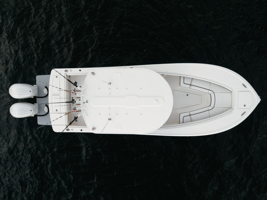 Regulator 28 transom